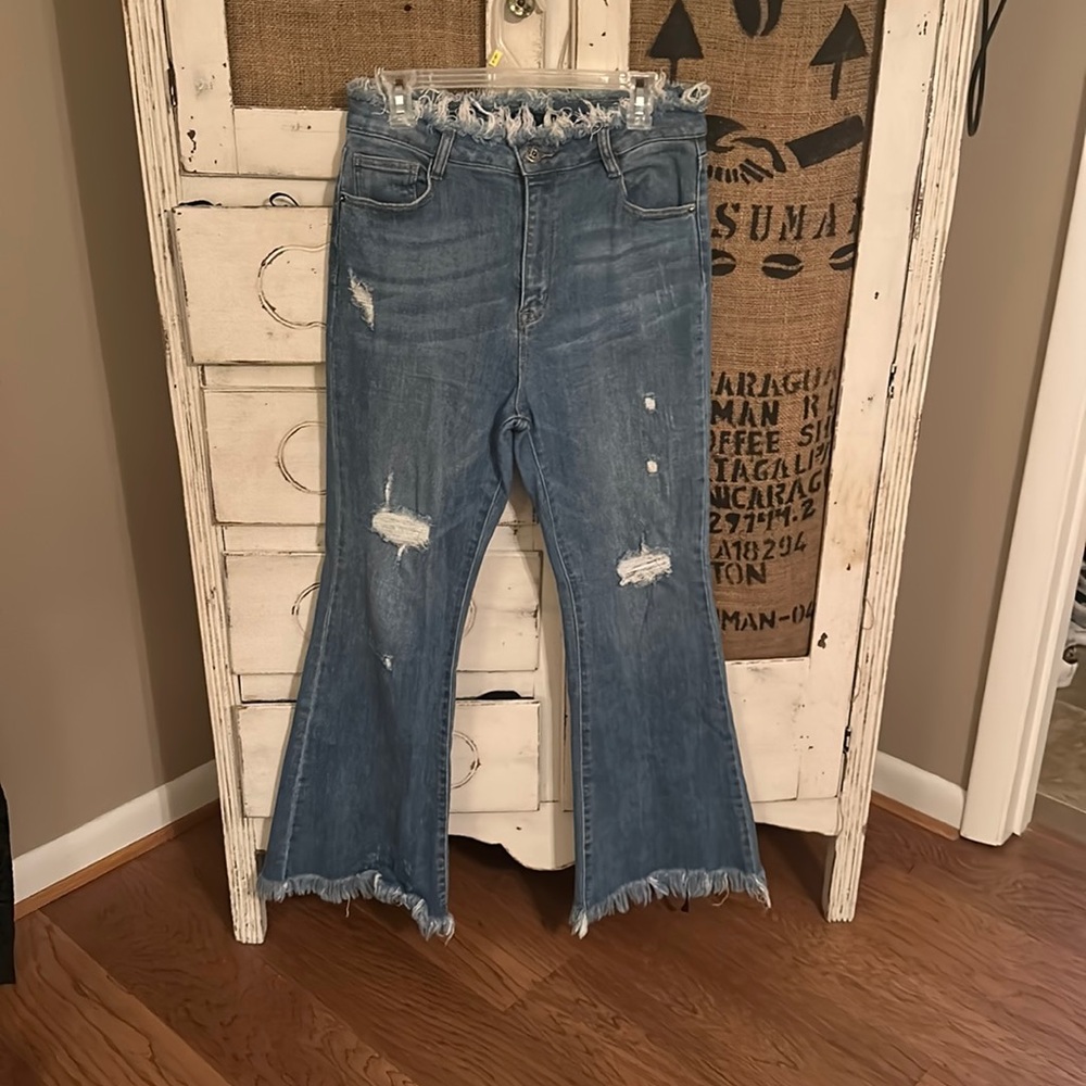 Risen Flare Jeans